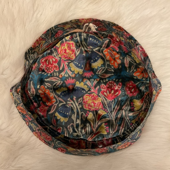Natural Life Printed Velvet Bucket Hat - Picture 5 of 7